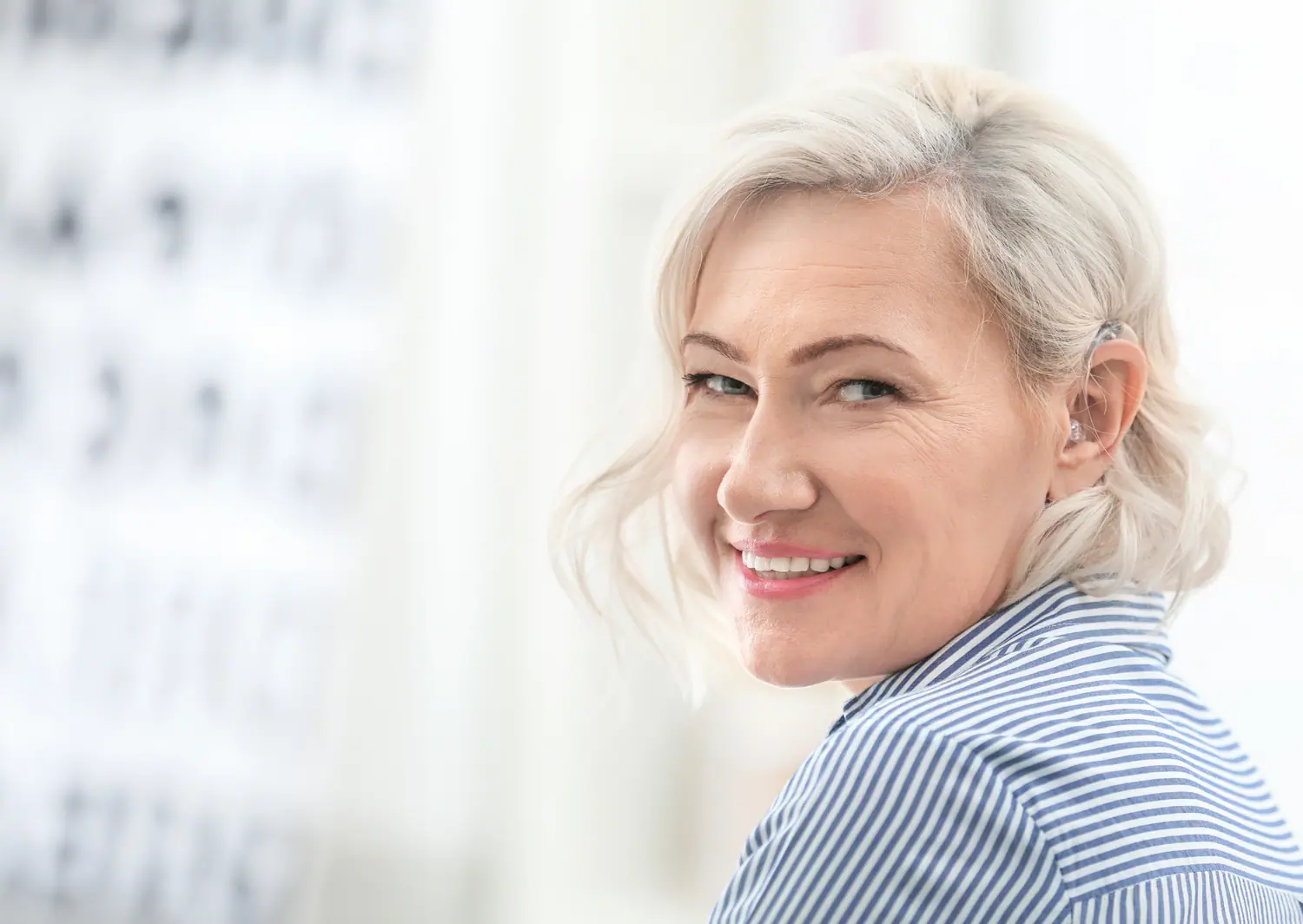 Woman wearing 3dhearing product